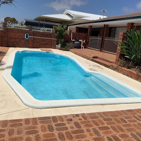 Beach Front 4 X2 Home With Pool Geraldton Eksteriør bilde