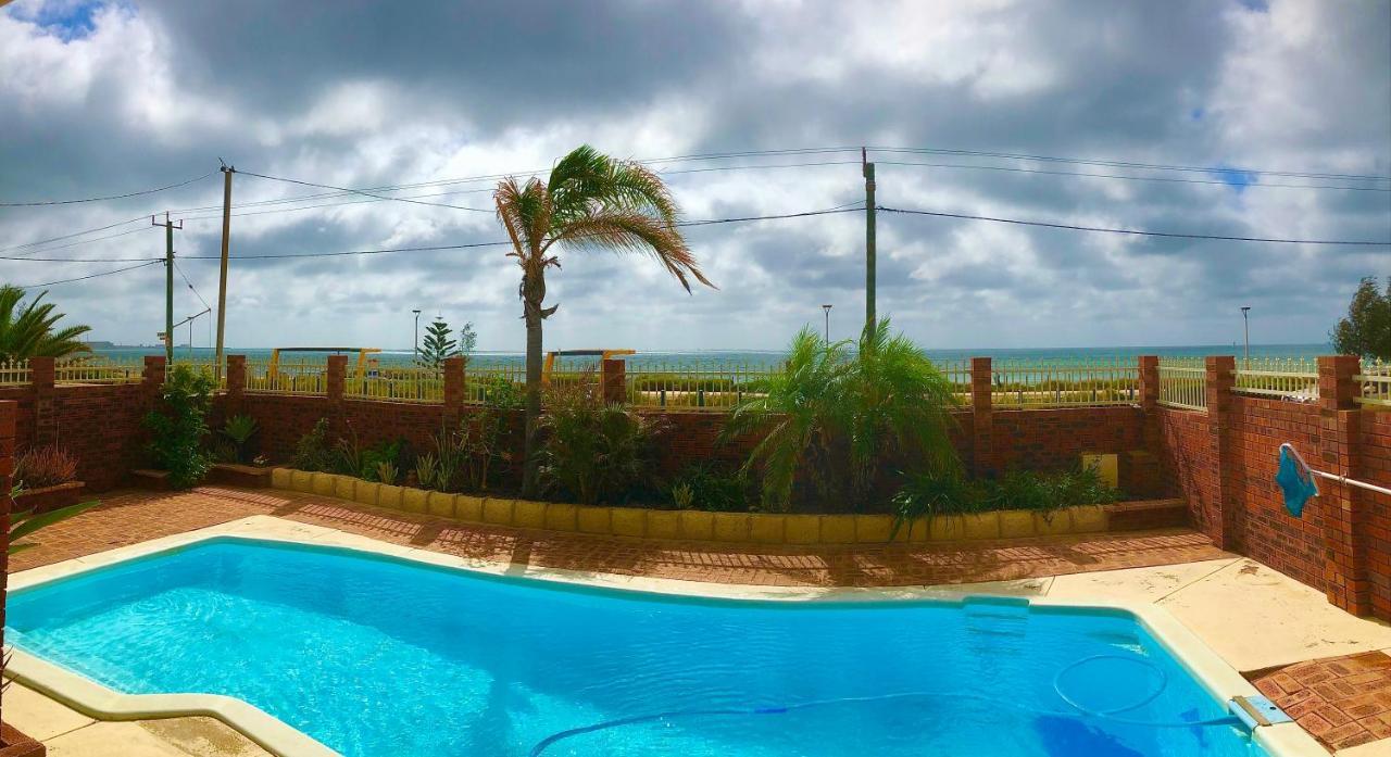 Beach House Opposite Ocean 4 Bed 2 Bathroom With Pool Geraldton Eksteriør bilde