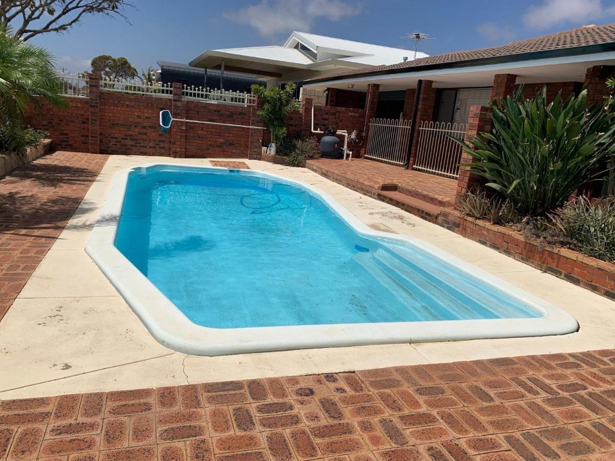 Beach Front 4 X2 Home With Pool Geraldton Eksteriør bilde