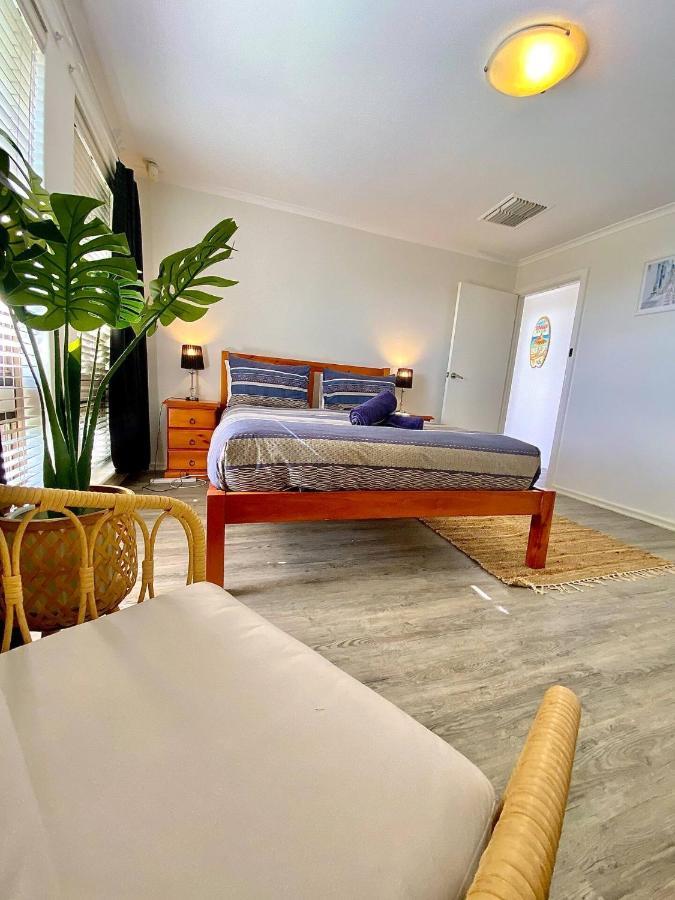 Beach House Opposite Ocean 4 Bed 2 Bathroom With Pool Geraldton Eksteriør bilde