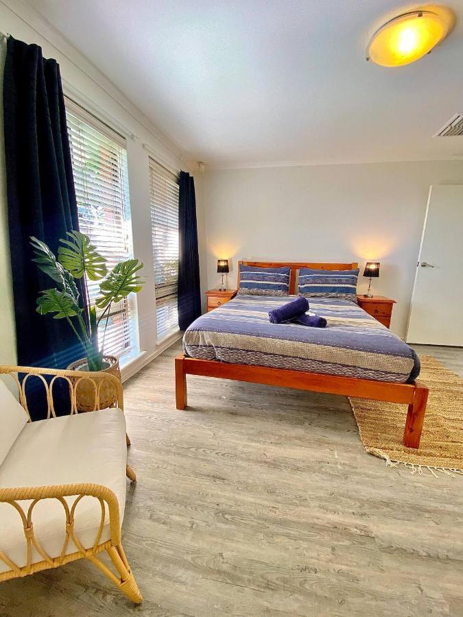 Beach House Opposite Ocean 4 Bed 2 Bathroom With Pool Geraldton Eksteriør bilde